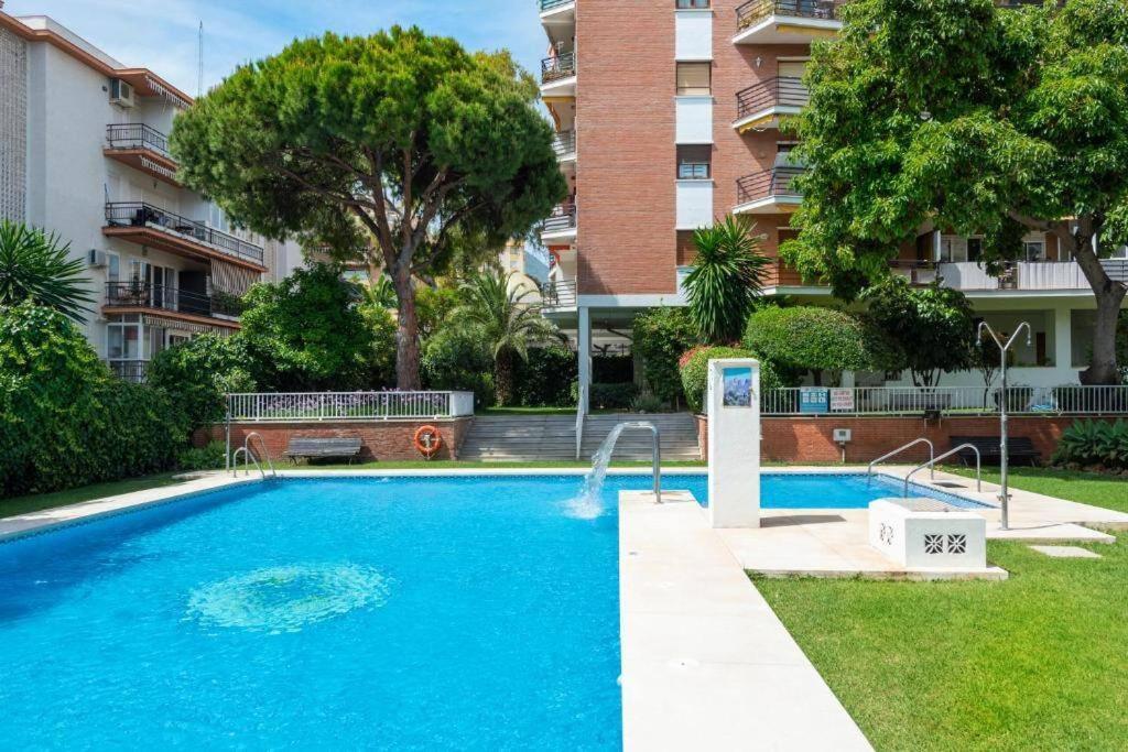 Central Beach Apartment With Free Parking And Pool Μαρμπέλλα Εξωτερικό φωτογραφία