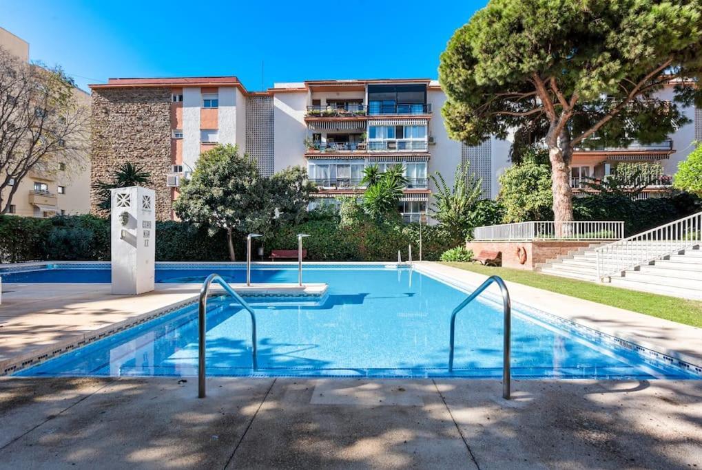 Central Beach Apartment With Free Parking And Pool Μαρμπέλλα Εξωτερικό φωτογραφία